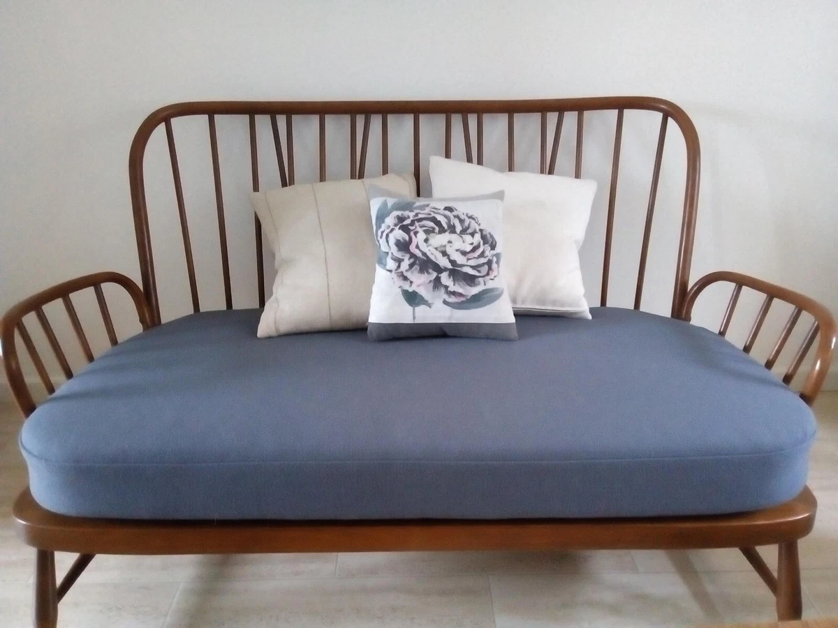 Beautiful Ercol Golden Dawn 2 Seater Jubilee Sofa in Slate Grey Woolblend