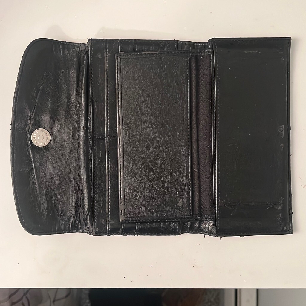【送料&関税込】Dolce & Gabbana Passport Holder Calfskin passport holder with logo tag in Black for Men