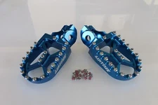 AIRTIME BILLET CNC FOOT PEGS BLUE HUSQVARNA FC250 FC350 FC450 (2016-2022) BL5516