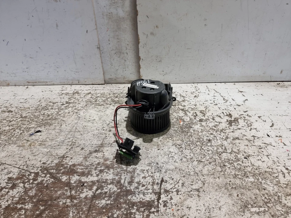 Renault Clio Calentador Soplador Motor y Ventilador Rueda Conjunto 1.4 16V Gasolina 2004 MK2 OEM Foto 3 de 4