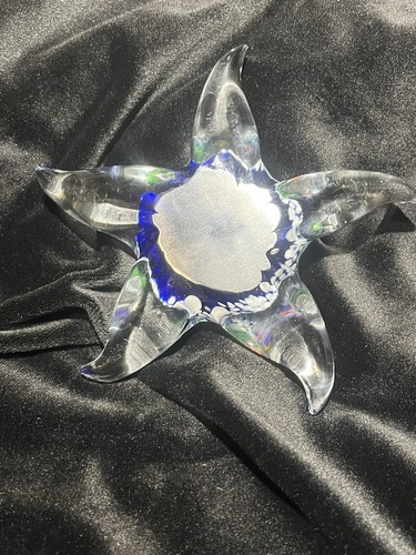 Paperweight Glass Art Starfish With Green Lizard - Picture 3 of 9