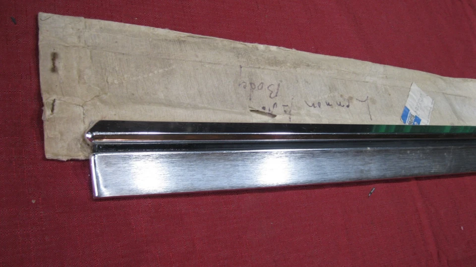 Новый из старых запасов Mopar 1969 Chrysler Newport Заказной молдинг для правой передней двери, 4 двери - Изображение 4 из 4