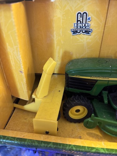 1/16 Ertl John Deere Lawn Tractor 4310 with Mower Deck & Snow Thrower - Picture 5 of 7