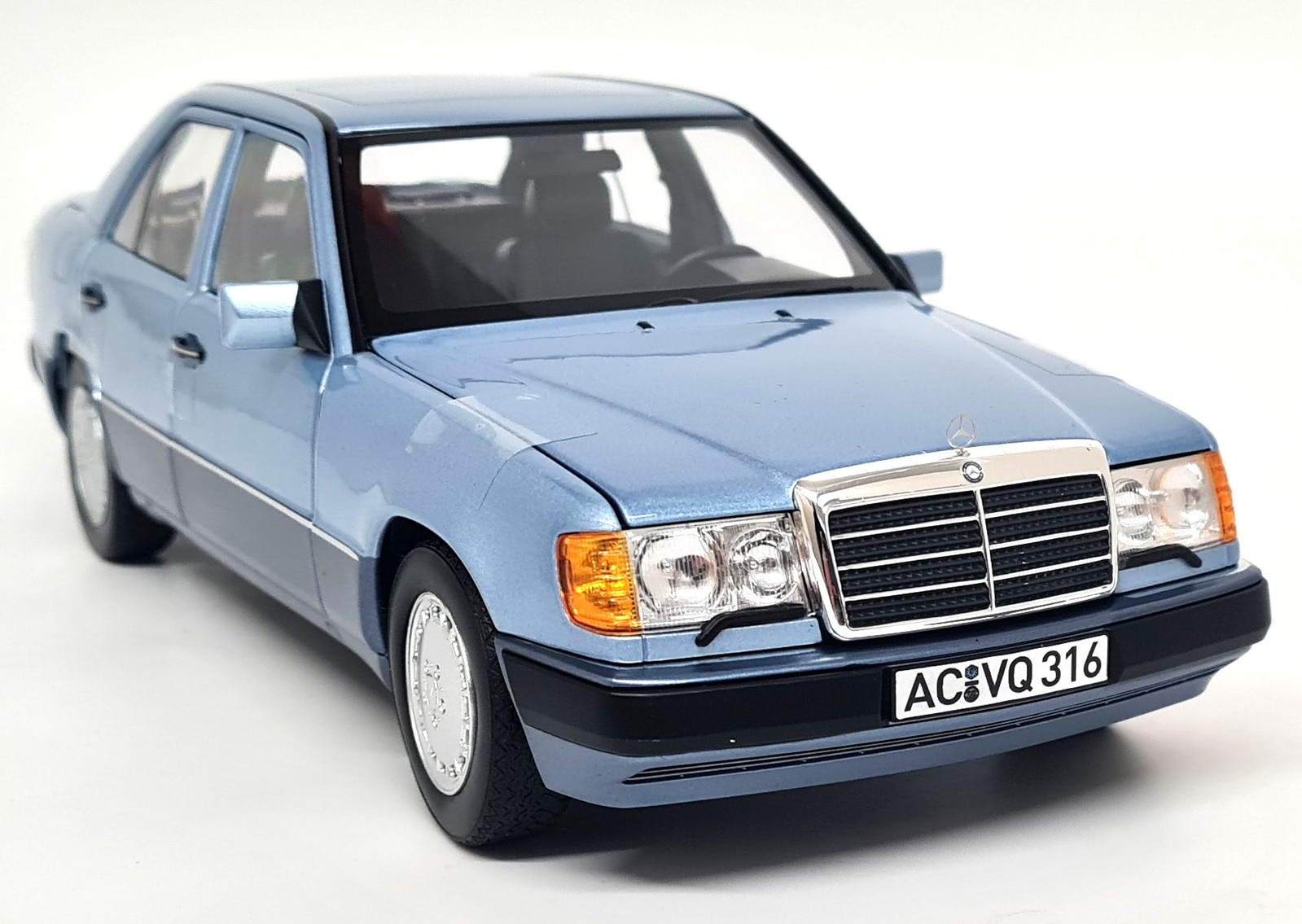 Norev 1/18 Mercedes Benz 230E 1990 Light Blue Met Diecast Scale Model Car