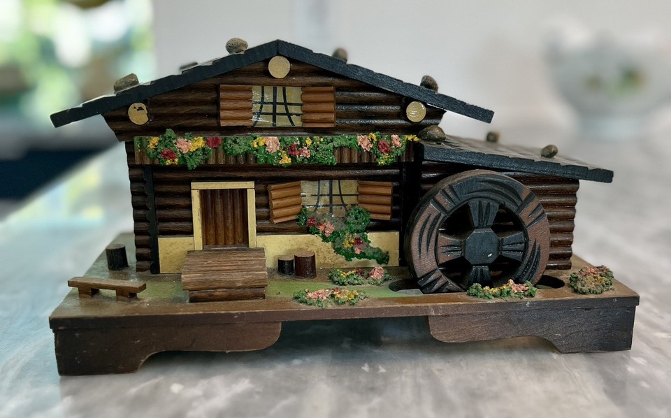 VTG 1960's Log Cabin Cottage Mill Moving Water Wheel Jewelry Music Box 