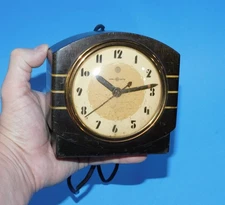 1939 GENERAL ELECTRIC ART-DECO WOODEN CLOCK MODEL NO. 3H92 FOR PARTS