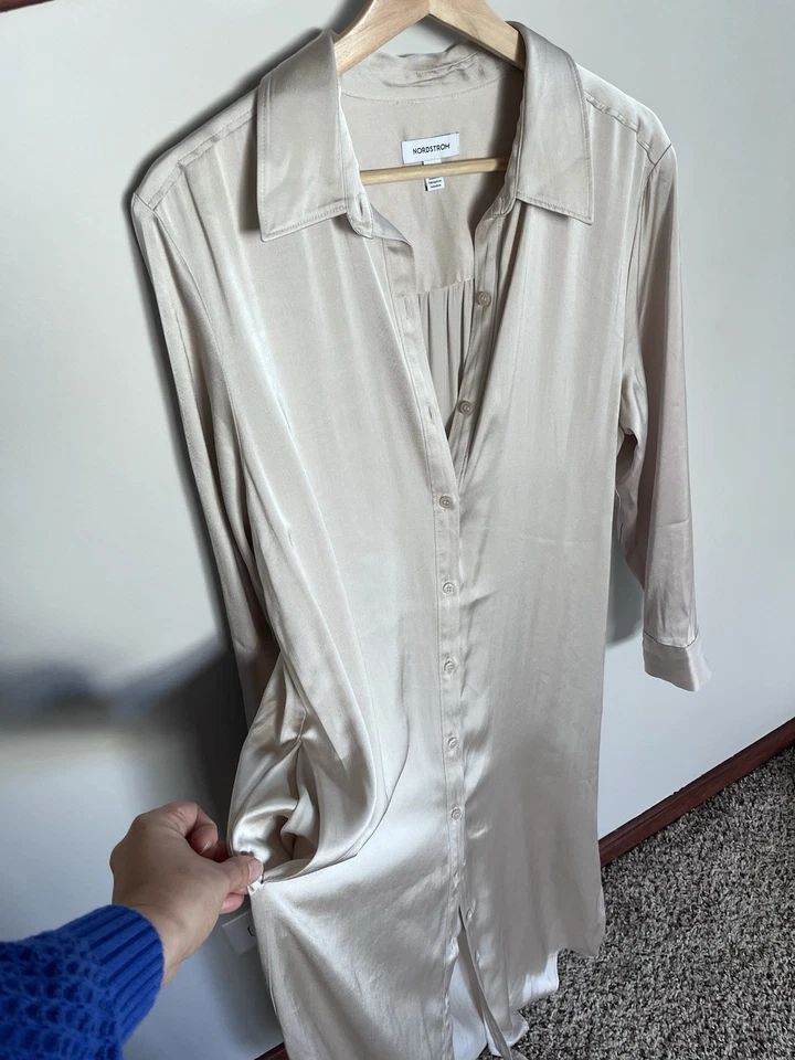 Vestido Nordstrom satinado con botones talla pequeña Foto 4 de 4