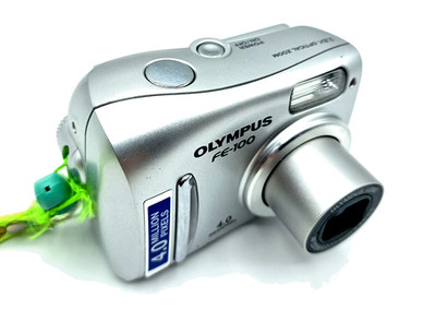 Olympus Digitalkamera FE-100 Vintage Digicam Y2K CCD Sensor Kamera Silber Top
