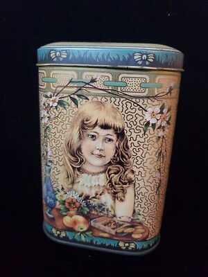 VINTAGE FAMOUS BISCUIT CO. HOMEMADE GINGER WAFER TIN BOX DA