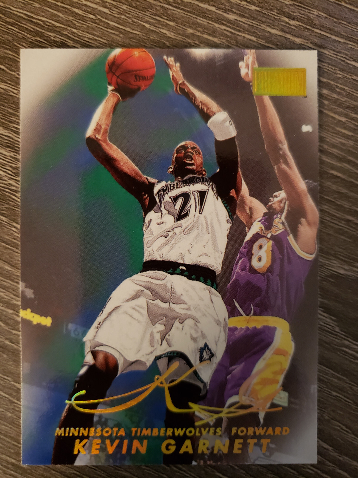 1998-99 SkyBox Premium Kevin Garnett Basketball Card #53 Minnesota Timberwolves
