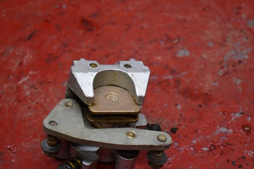 Pinza de freno delantera izquierda Yamaha Kodiak 450 2006 4x4 3GD-2580T-00-00 - Imagen 3 de 5