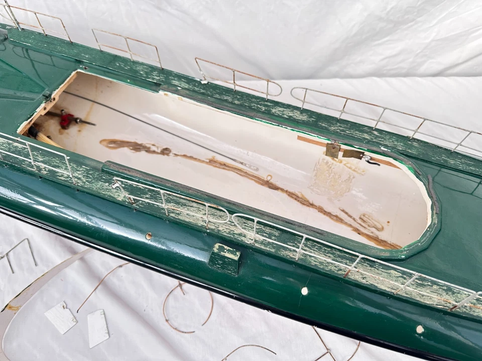 + + + Graupner Rettungskreuzer Adolph Bermpohl, Rumpf Restaurationsobjekt + + + - Bild 4 von 4