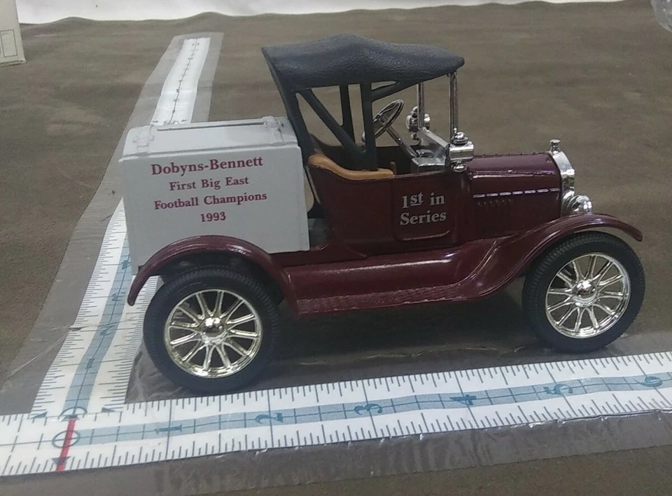 ERTL 1918 PANEL BANCO DE ENTREGA Dobyns Bennett #F159 con llave escala 1/25 Foto 3 de 4