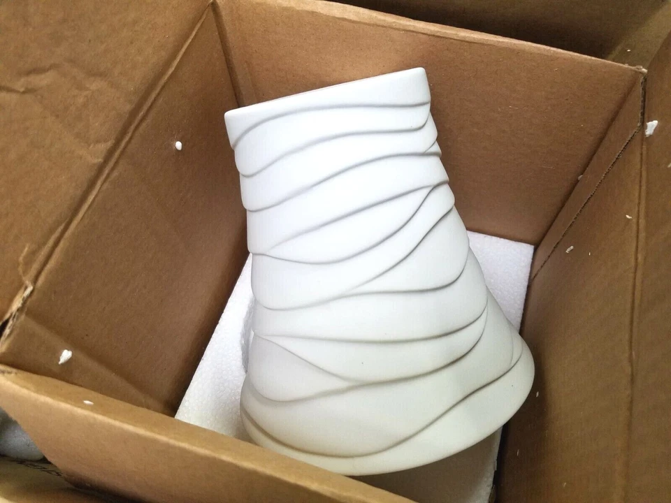 Justice Design Темная Бронза 4-Свет 35-1/4"W Светильник для Туалетного столика с Прозрачным Фарфором - Изображение 3 из 4