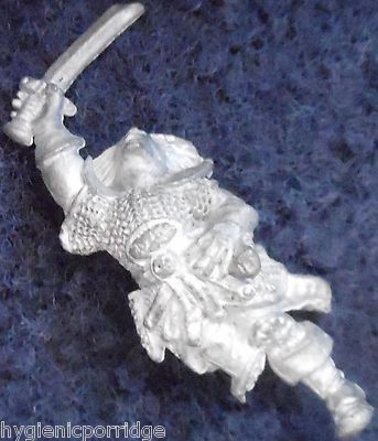 Figurine Citadel Dwarf Adventurer 1985 – D4 Casualty – Warhammer – Non Peinte