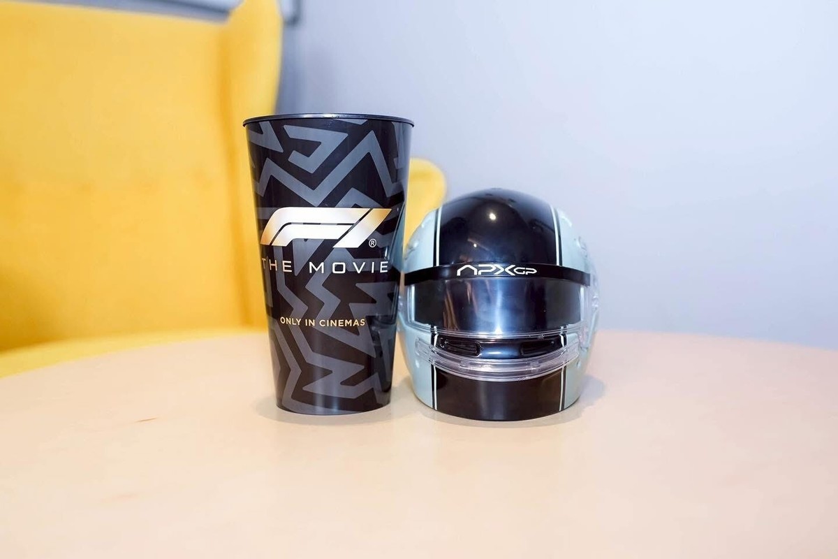 【完売品】F1 The Movie 公式グッズ ミニヘル&ドリンクケース 完売品】F1 The Movie 公式グッズ ミニヘル&ドリンクケース