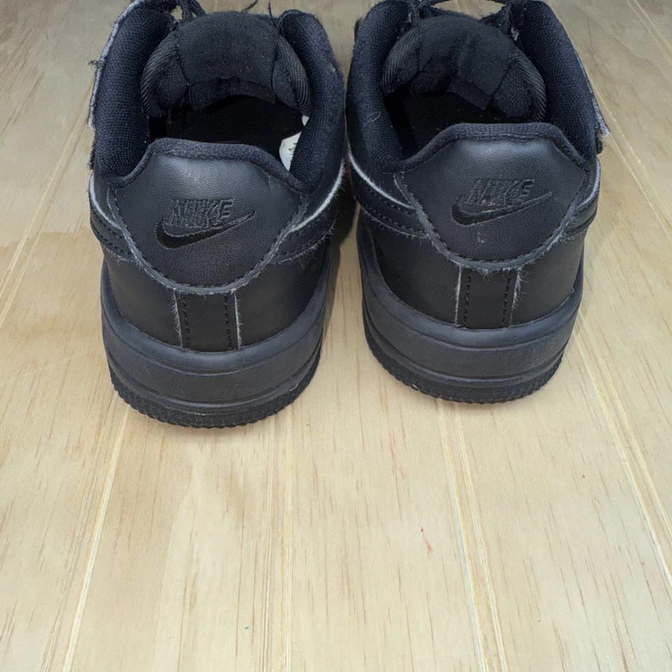 Nike Air Force 1 Low EasyOn para niños pequeños negro/negro (FN0237 001) talla: 12c Foto 4 de 4