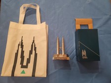 Malaysia Petronas Twin Towers steel miniature model souvenir with box and bag