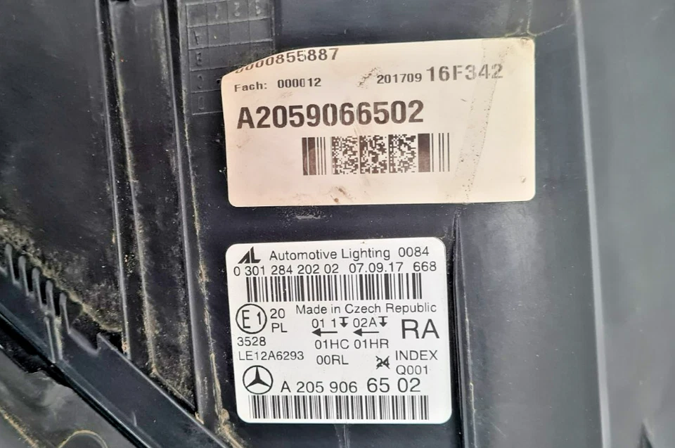 Original Mercedes W205 C-Klasse Halogen Scheinwerfer rechts A2059066502 - Bild 2 von 4