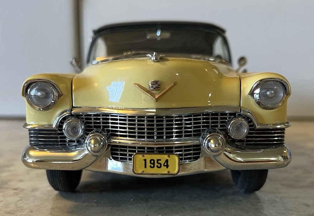 1954 Cadillac Eldorado Convertible 1:24 Die-Cast Model by Danbury Mint