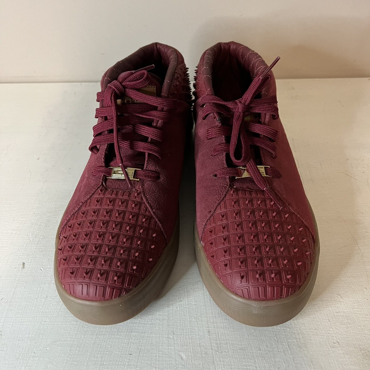 Nike LeBron 13 Lifestyle Cavaliers Team Red Gold Emblem Shoe 806396-600 Size 11 RARE? Nike Lebron XIII 13 Lifestyle Team Red Gold Gum Studs  main image 2