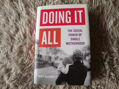 Doing It All : The Social Power of Single Motherhood, Hardcover by Russell, R...