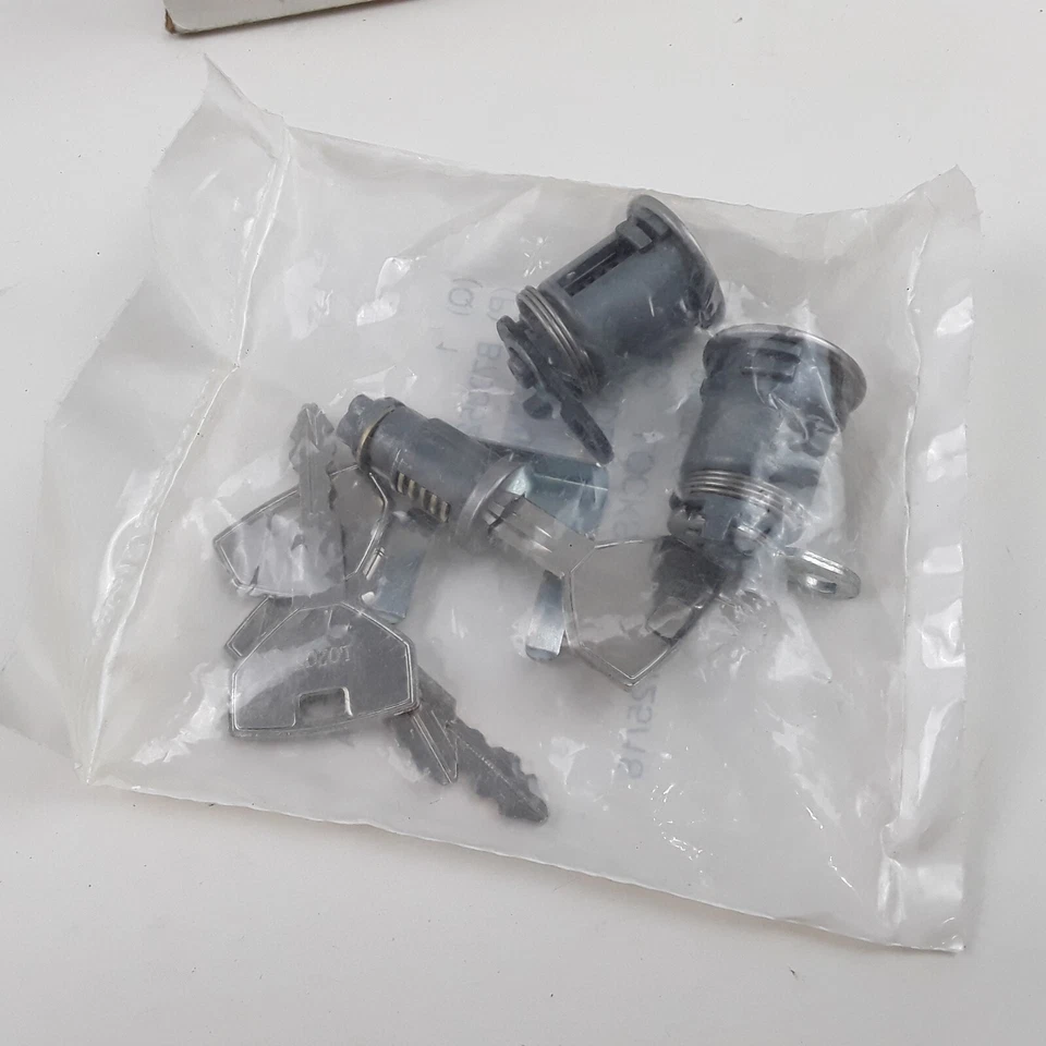 Juego de cerraduras de cilindro de encendido de puerta OEM Mack 25118909 con llaves para CH612 CH613 CXN613 Foto 2 de 4