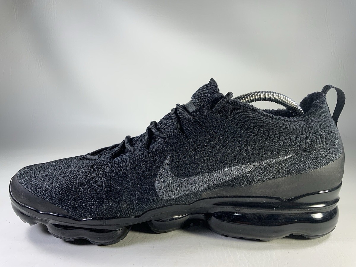 triple black vapormax tns