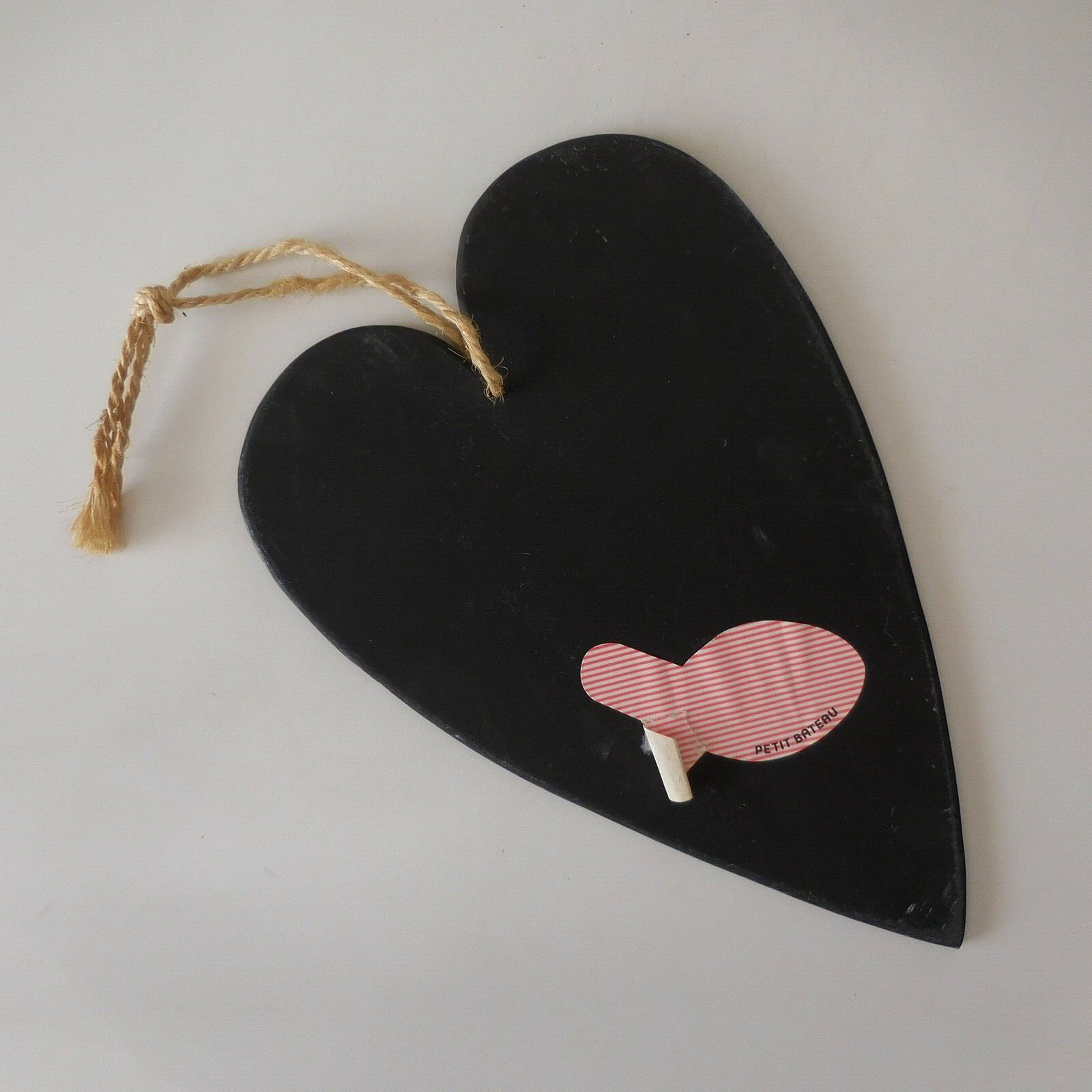 N9222 Corazón Petit Bateau Madera Pizarra Hilo Negro Rosa Moda Vintage Francia