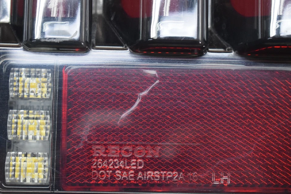 2007-2018 JEEP WRANGLER DRIVER/LEFT SIDE QUARTER MTD LED TAIL LIGHT AFTERMARKET Foto 3 de 4