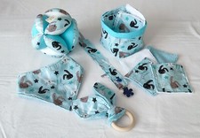 Coffret bébé cadeau naissance. Balle, bavoir, lingette, attache tétine, anneau