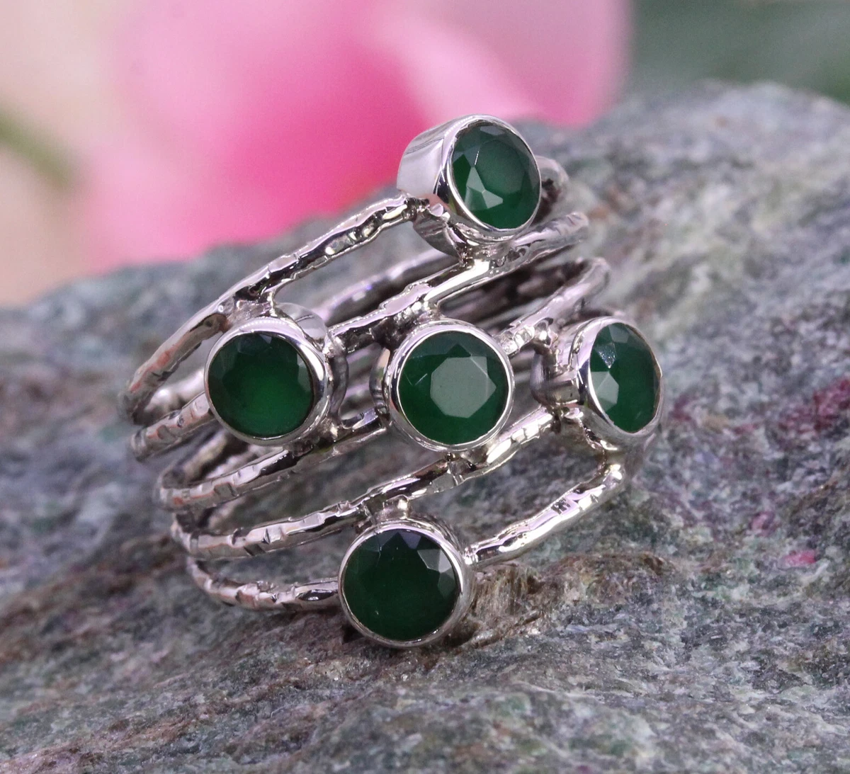 Beautiful emerald ring sale