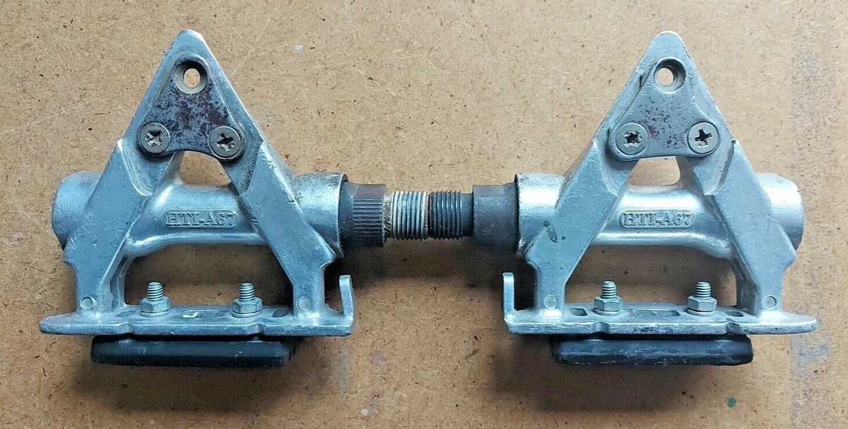 Paire de pédales métal LYOTARD 136 R vélo ancien vintage