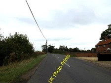Photo 12x8 B1134 Long Row, Gissing Goose Green/TM1187 Near Richsands &amp c2016