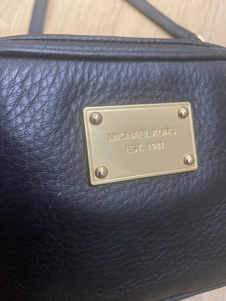 Michael Kors Black Leather Mini 16x12cm Shoulder Bag with Gold-Tone Logo Tab - Image 3 of 4