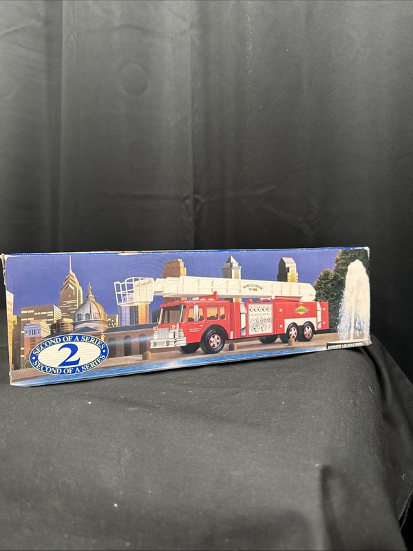 Sunoco Aerial Tower FireTruck 1995 Collector’s 2nd Series 1:35 Scale Works Box