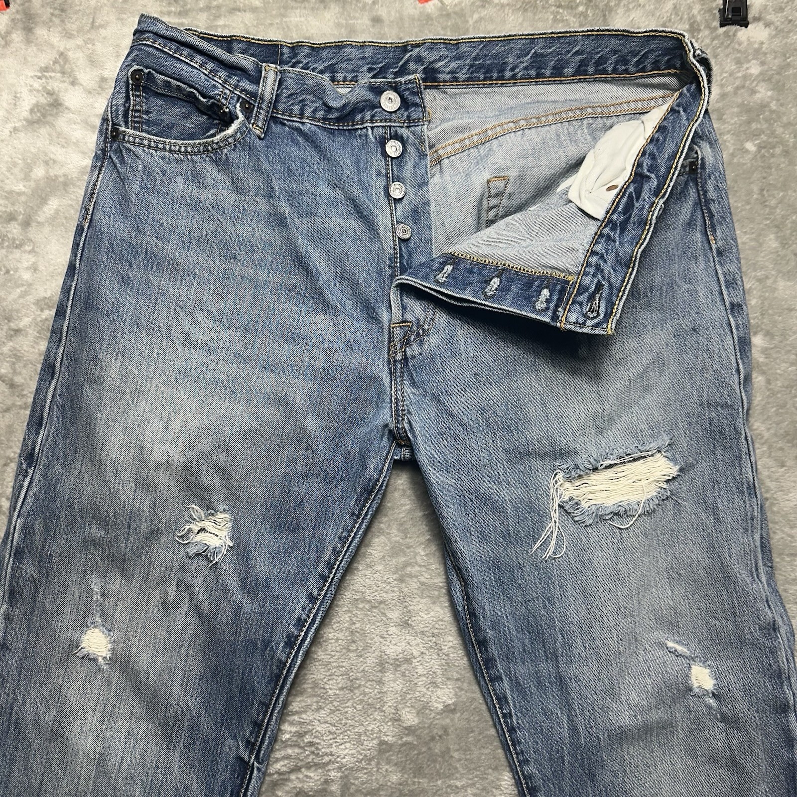 Levis 501 Jeans Mens 34x32 Blue Denim Pant Button Fly Straight Distressed *Read