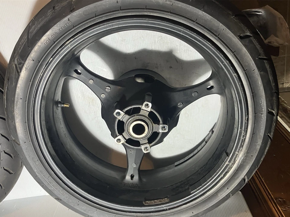 2005 Suzuki Gsxr 1000 Wheel Set (Read Description) (Tires Ok) (OEM) - Imagem 2 de 4