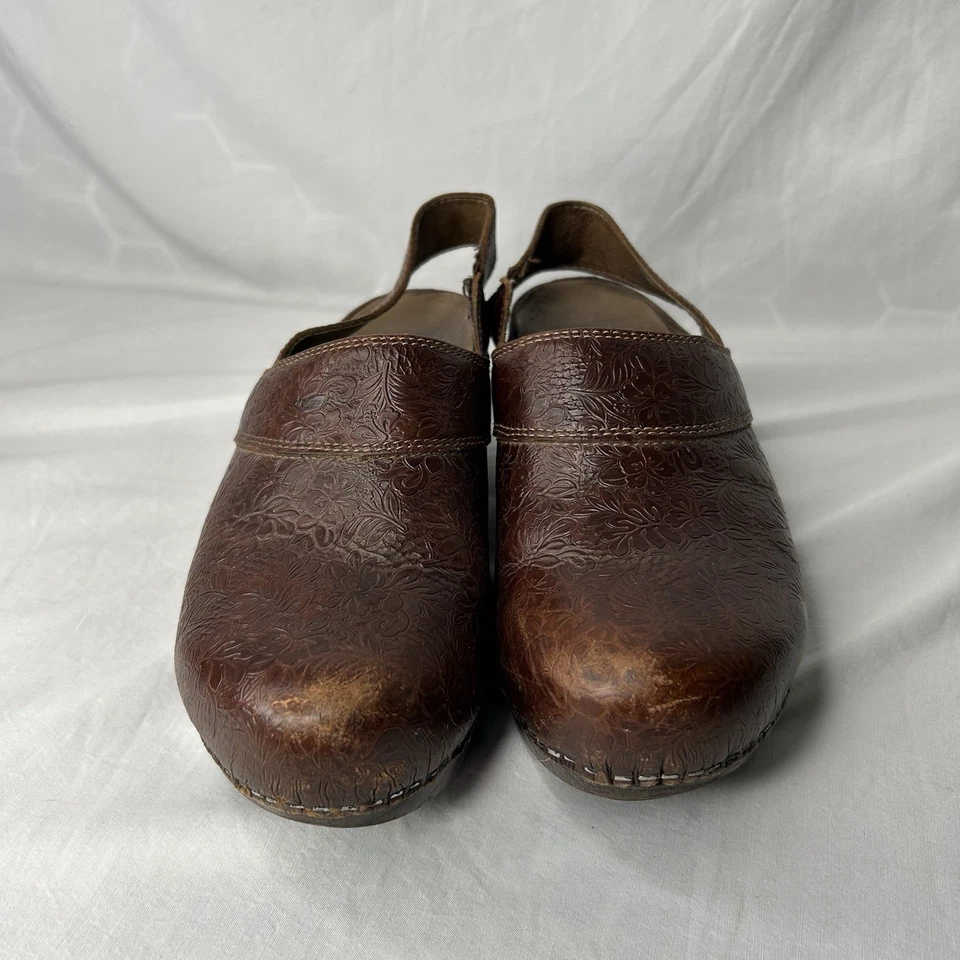 Zuecos Dansko Marrón Floral Prima Cuero Tooled con Correa Para Mujer Talla 39/8.5 Foto 2 de 4