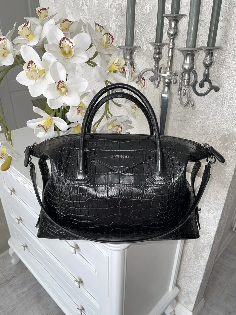 Givenchy Leather Medium Antigona Bag Black