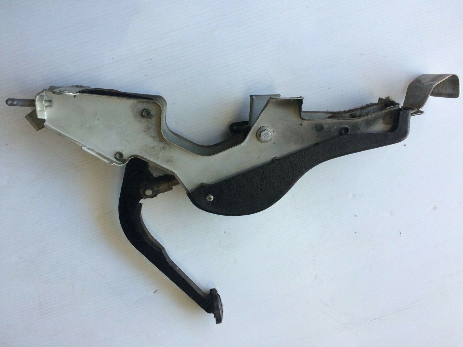 BENTLEY AND ROLLS-ROYCE SILVER SPUR PARKING BRAKE PEDAL ASSEMBLY UG14639