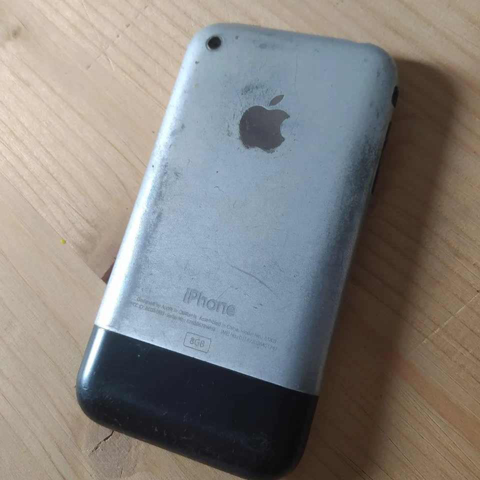 Apple iPhone 8 GB Modello A1203 - Immagine 3 di 4