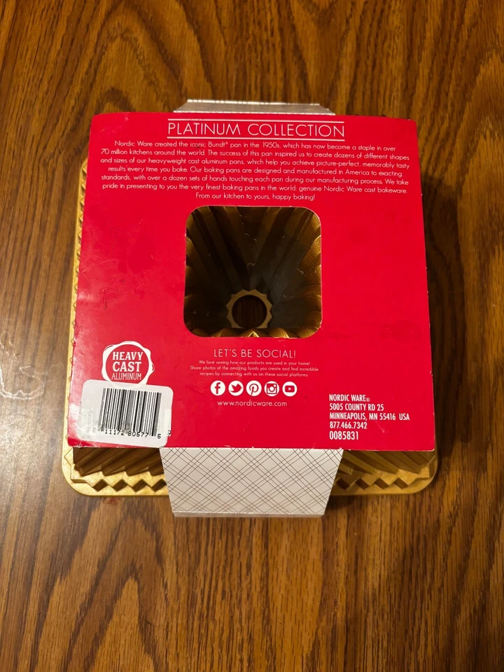 "NUEVA sartén Bundt cuadrada Nordic Ware 10 tazas 2,36 L aluminio fundido antiadherente 8,5""" Foto 2 de 2