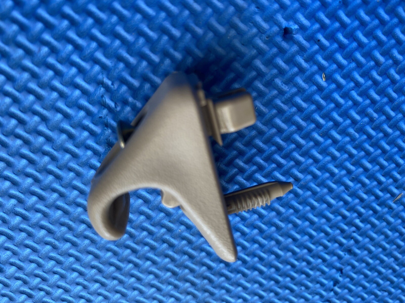 97 01 Toyota Camry 94 99 Celica Sun Visor Clip Holder Brown/Tan OEM