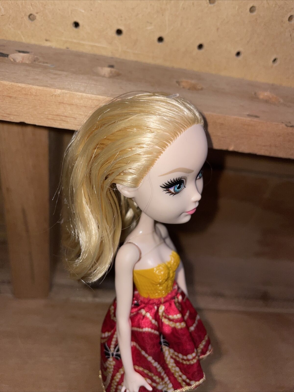 Ever After High Basic Budget Apple White. Fast Shipping