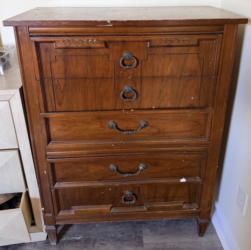 Brown Medium Wood 4-Drawer Chest of Drawers Freestanding Bail Pull Handles