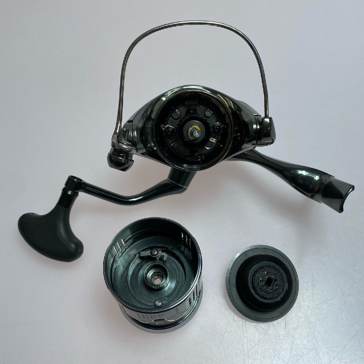 Shimano 22 Stella C3000Xg 043924 Spinning Reel Condition B