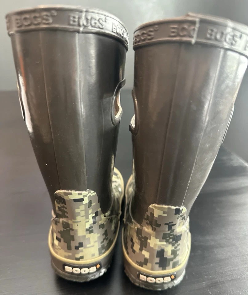 Bogs Toddler Boy Camo Rain boots Size 9 - Image 3 of 4