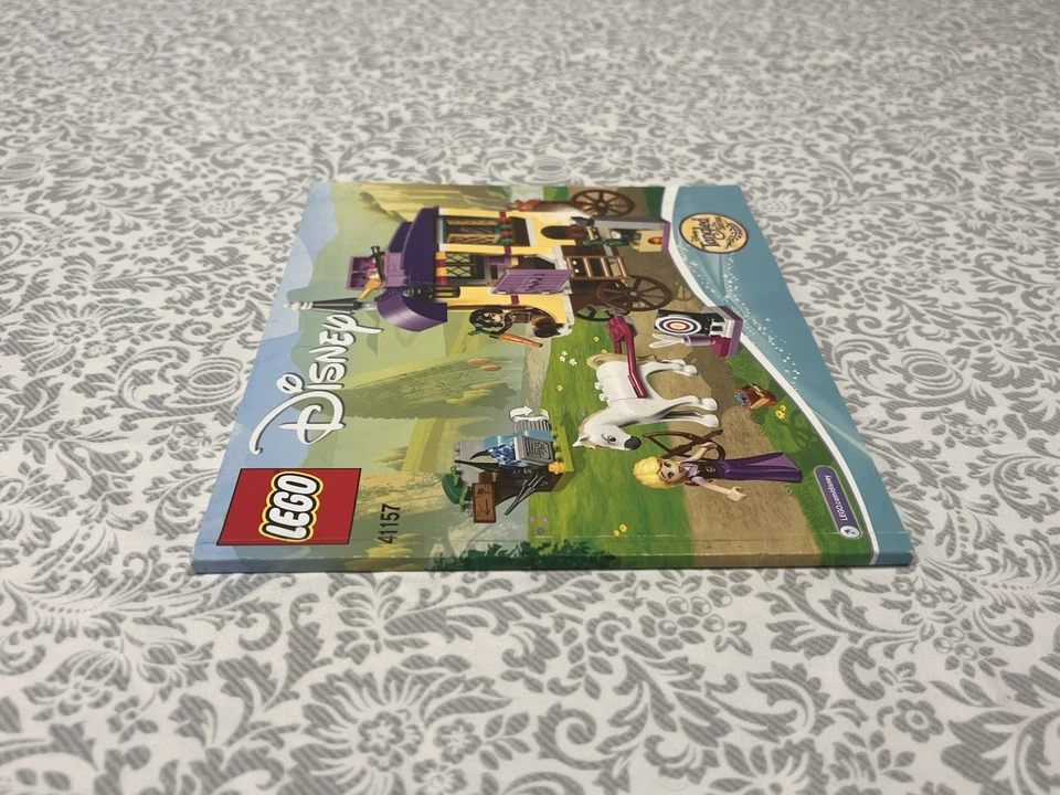 LEGO Disney 41157 Rapunzel’s Traveling Wagon Manual de instrucciones Folleto Foto 3 de 4