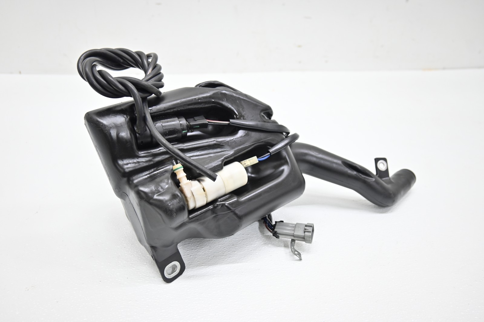 ⭐ 03-08 Maserati Quattroporte Windshield Wiper Fluid Bottle Reservoir Tank Oem
